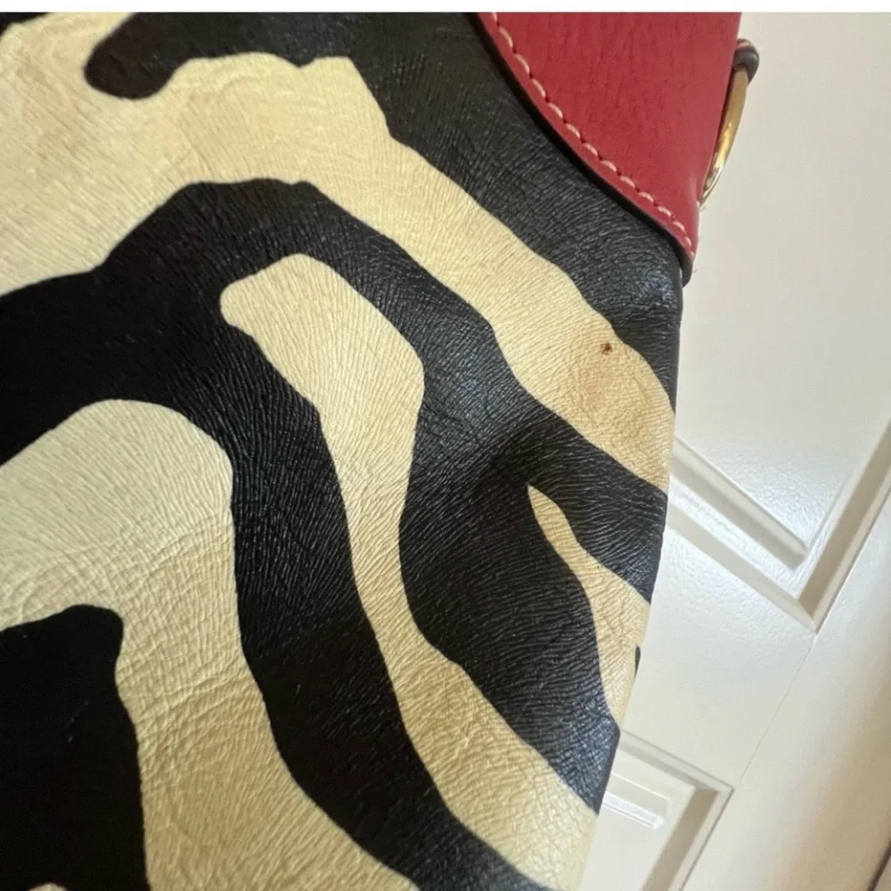 Vintage Dooney & Bourke Black and Cream Shoulder Bag with Zebra Print - Picture 8 of 14